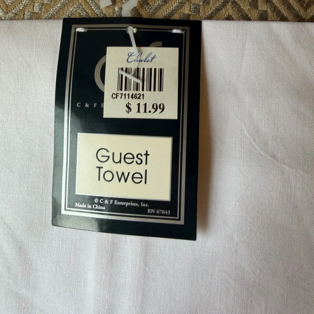 White Beach House Hand Towels with Shell Embroidery NWT LOVELY
